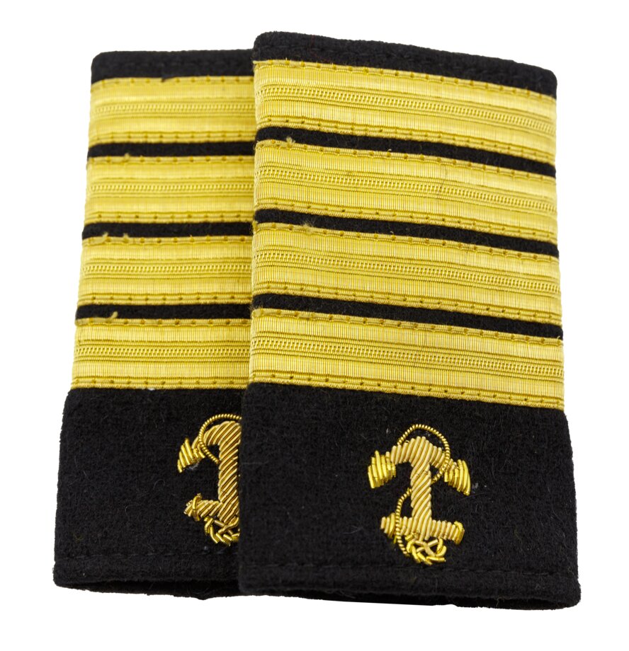 Badge with 4 stripes + anchor 1 Wenaas