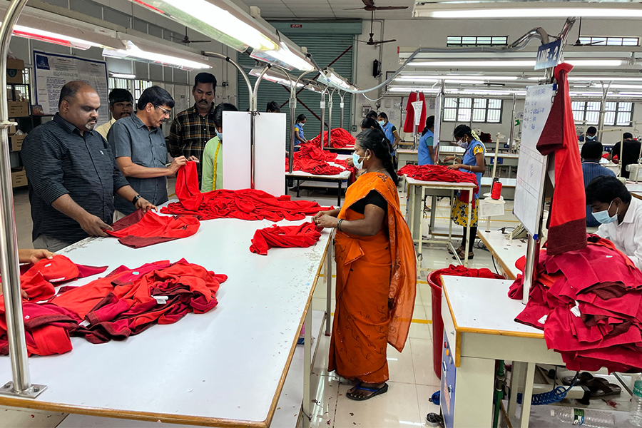 Kvalitetssjekk hos en av våre samarbeidspartnere i India.