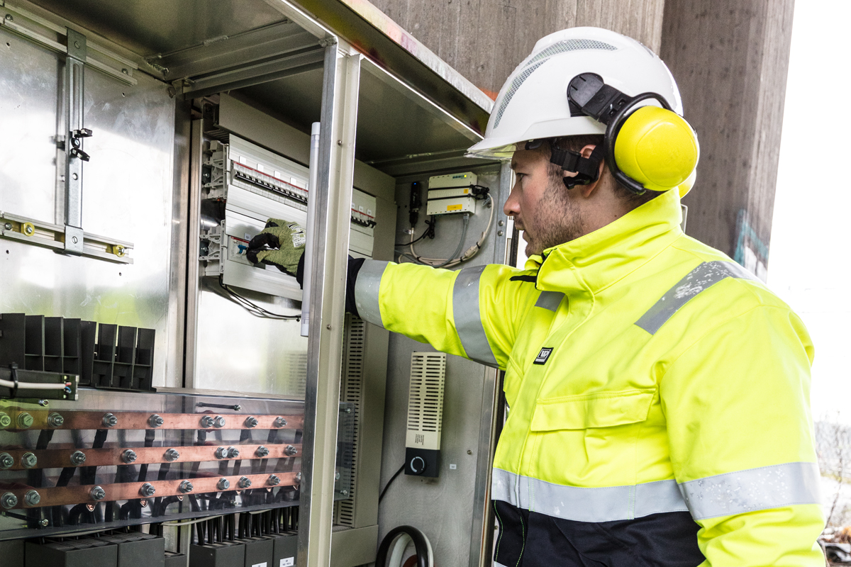 Mann i arbeidstøy