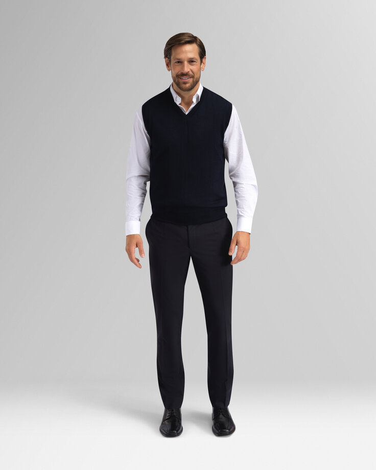 Stickad väst med V-hals 4 Wenaas