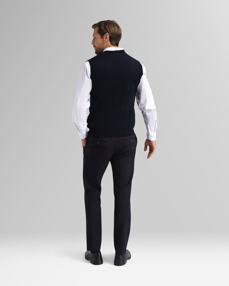 Stickad väst med V-hals 5 Wenaas